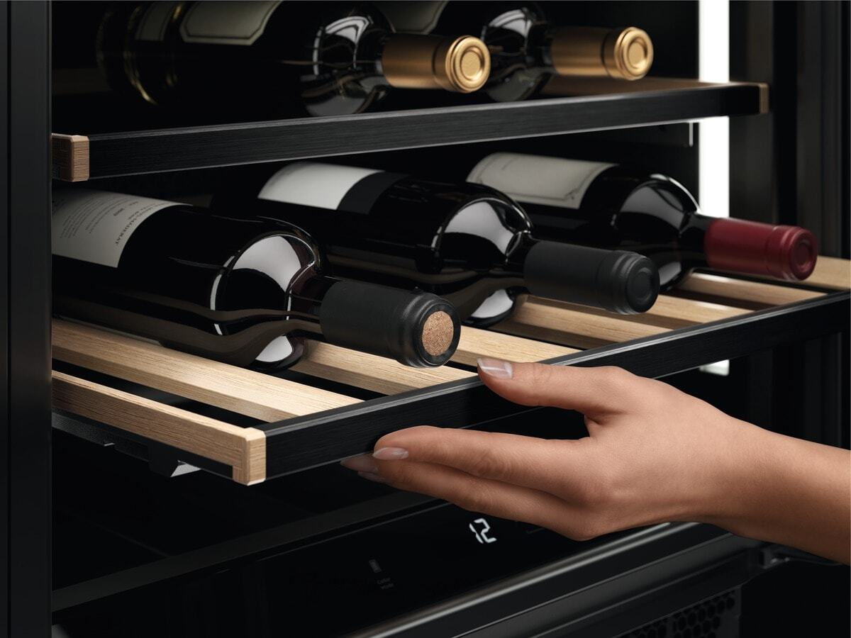AEG AWUS040B8B Built-in Black 40 bottle(s) – image 5