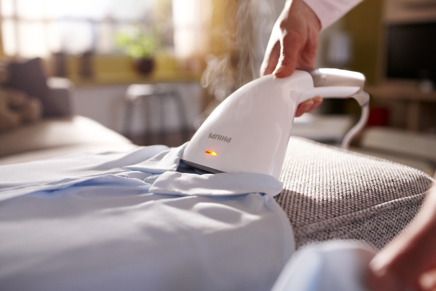 Philips Steam&Go 2-in-1 GC332/67R1 garment steamer – image 2