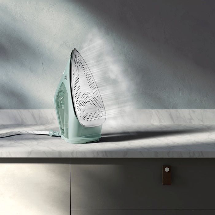 Electrolux E7SI1-6LG Dry & Steam iron – image 5