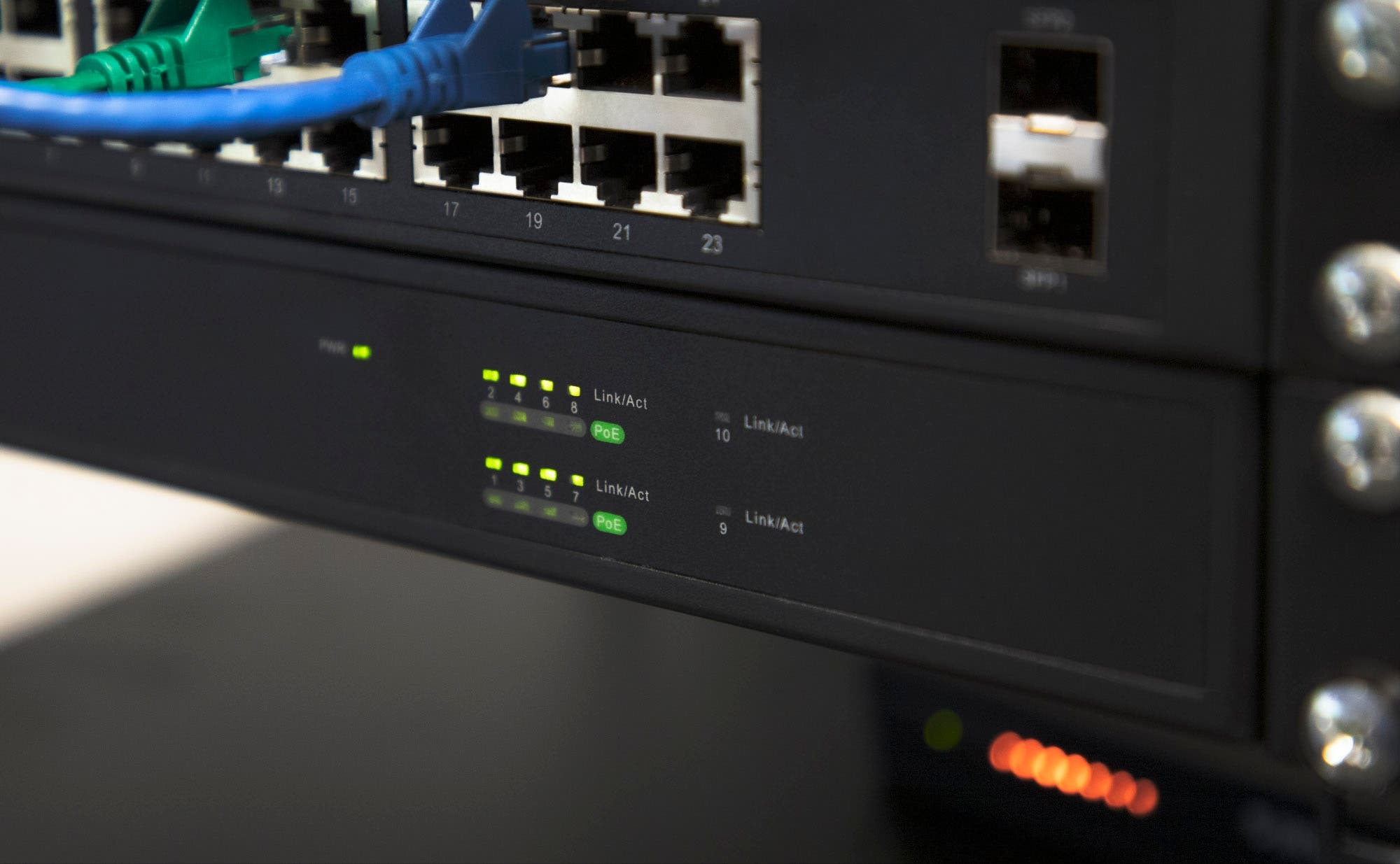 Intellinet 8-Port Gigabit Ethernet PoE+ Web-Managed AV Switch with 2 SFP Uplinks, Eight Rear-Facing PoE+ ports, IEEE 802.3at Power over Ethernet (PoE+), Layer2+ – image 6