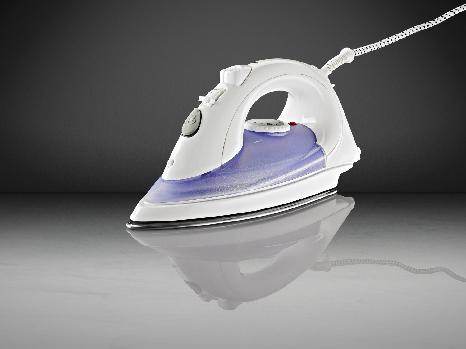 Gorenje 353797 Dry & Steam iron Stainless Steel soleplate – image 2
