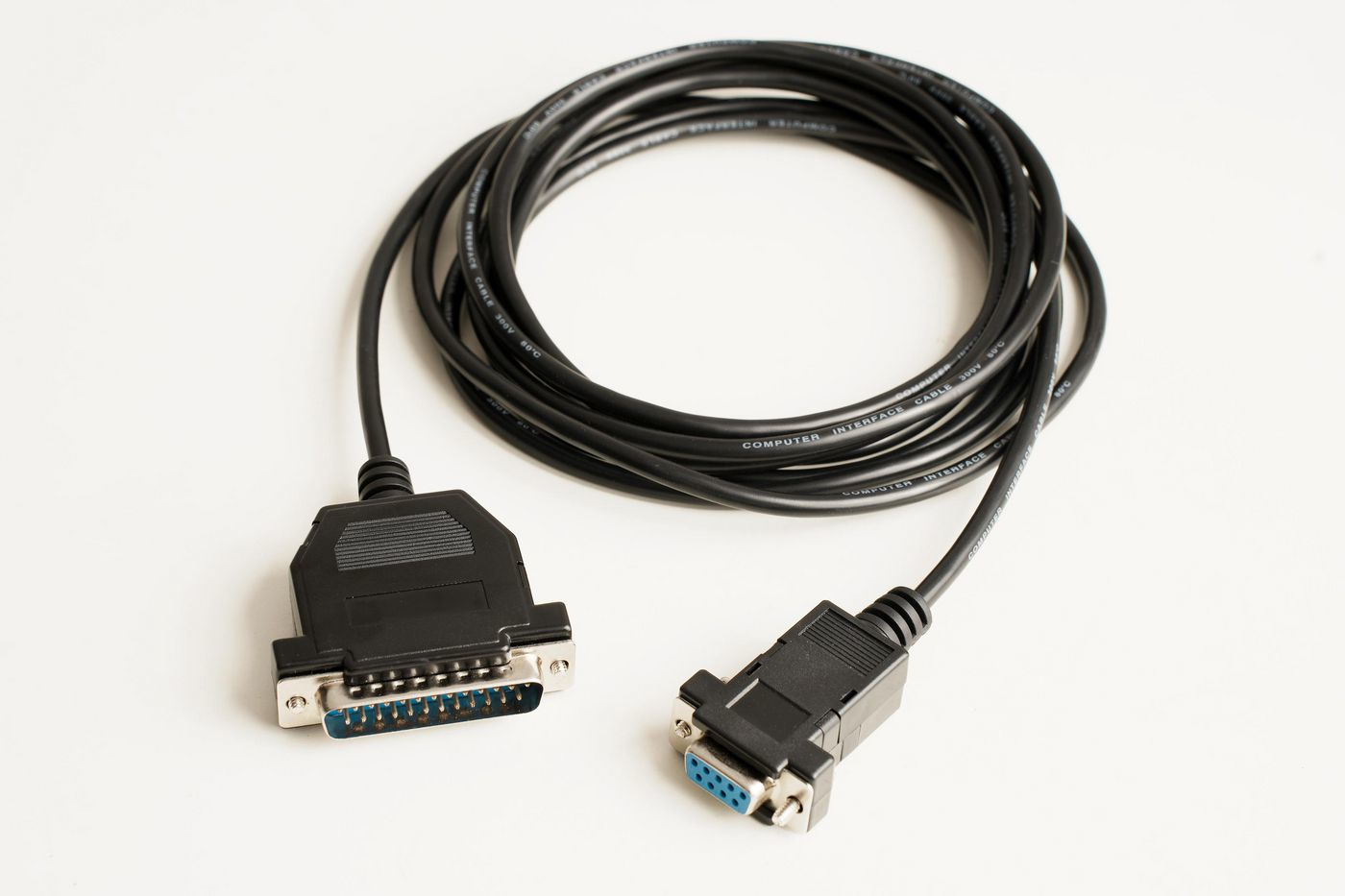 صورة كابل Microconnect IBM029B-1.8 التسلسلي، ذكر DB-9 إلى أنثى DB-25، بطول 1.8 متر، أسود
