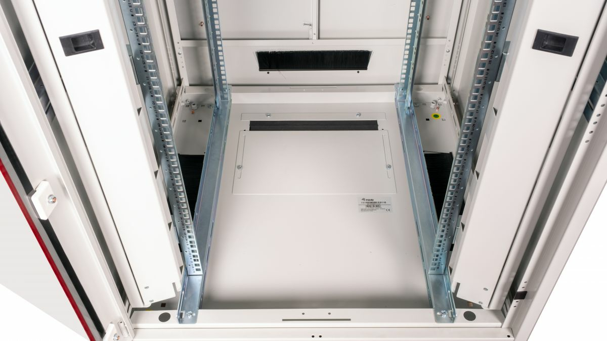 Equip Dynamic Flex 19' Cabinet, 26U – image 6