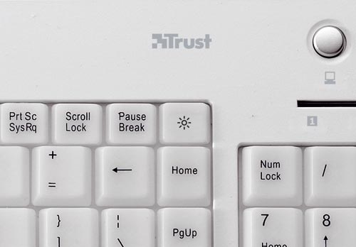 Trust Illuminated Keyboard KB-1500 DE – image 6