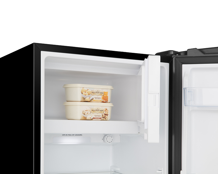 Hisense RR220D4AB21 combi-fridge Freestanding – image 8