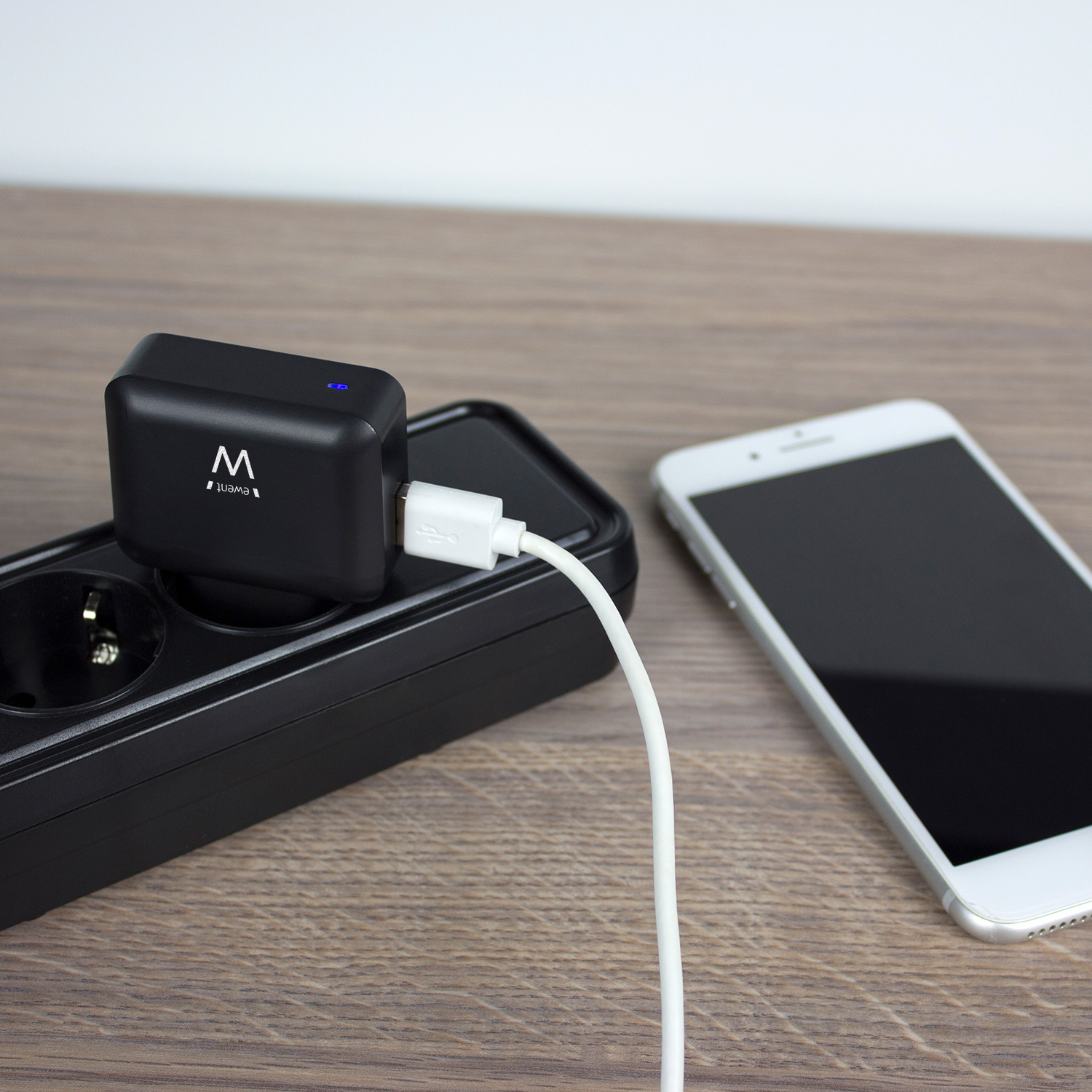 Ewent EW1300 mobile device charger Smartphone, Universal Black AC Indoor – image 5
