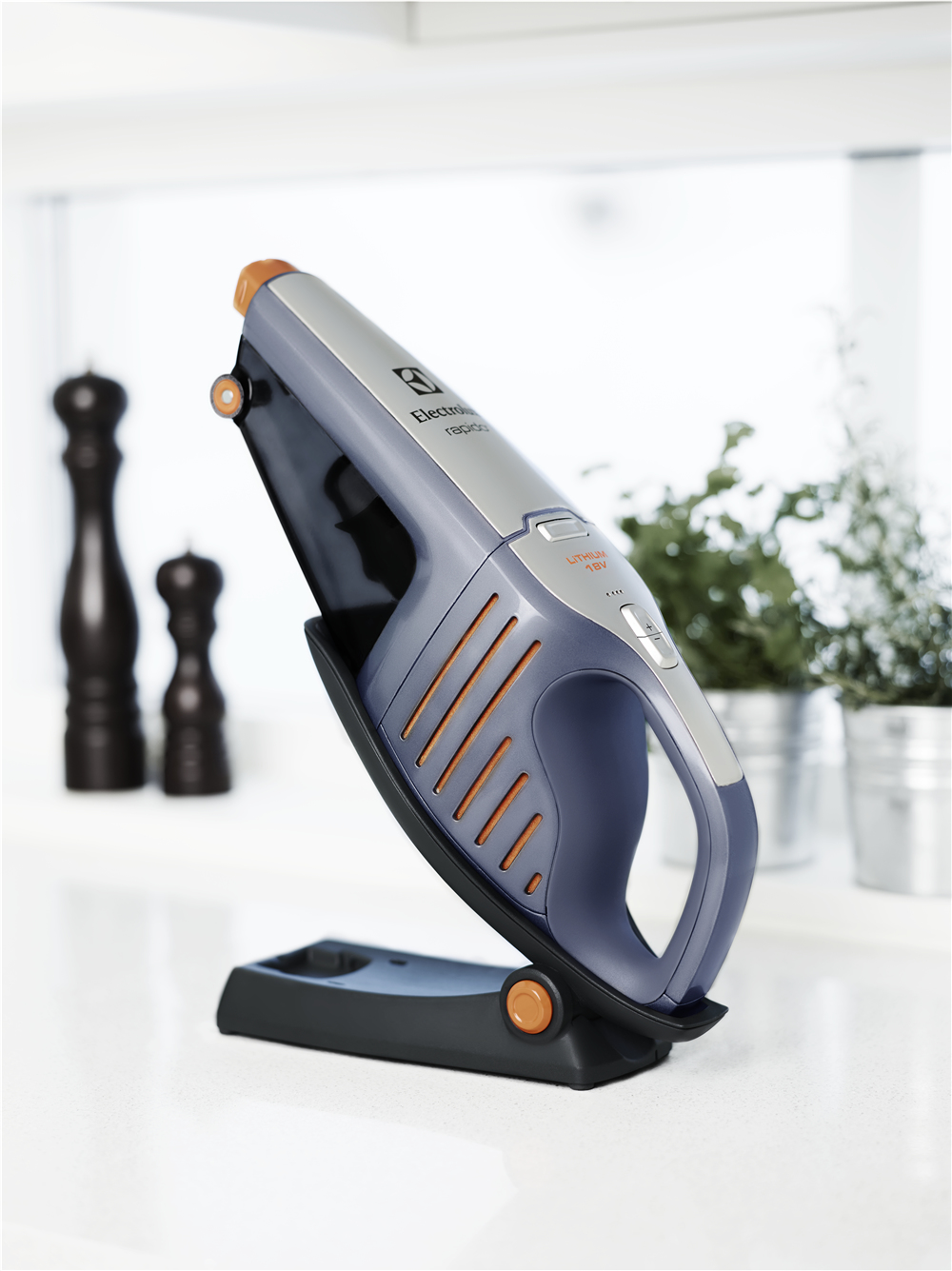 Electrolux ZB6118 handheld vacuum Blue, Metallic Bagless – image 4
