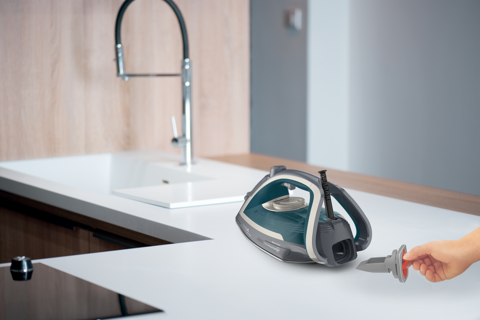 Tefal Ultragliss Anti-Calc Plus FV6842 Steam iron – image 7