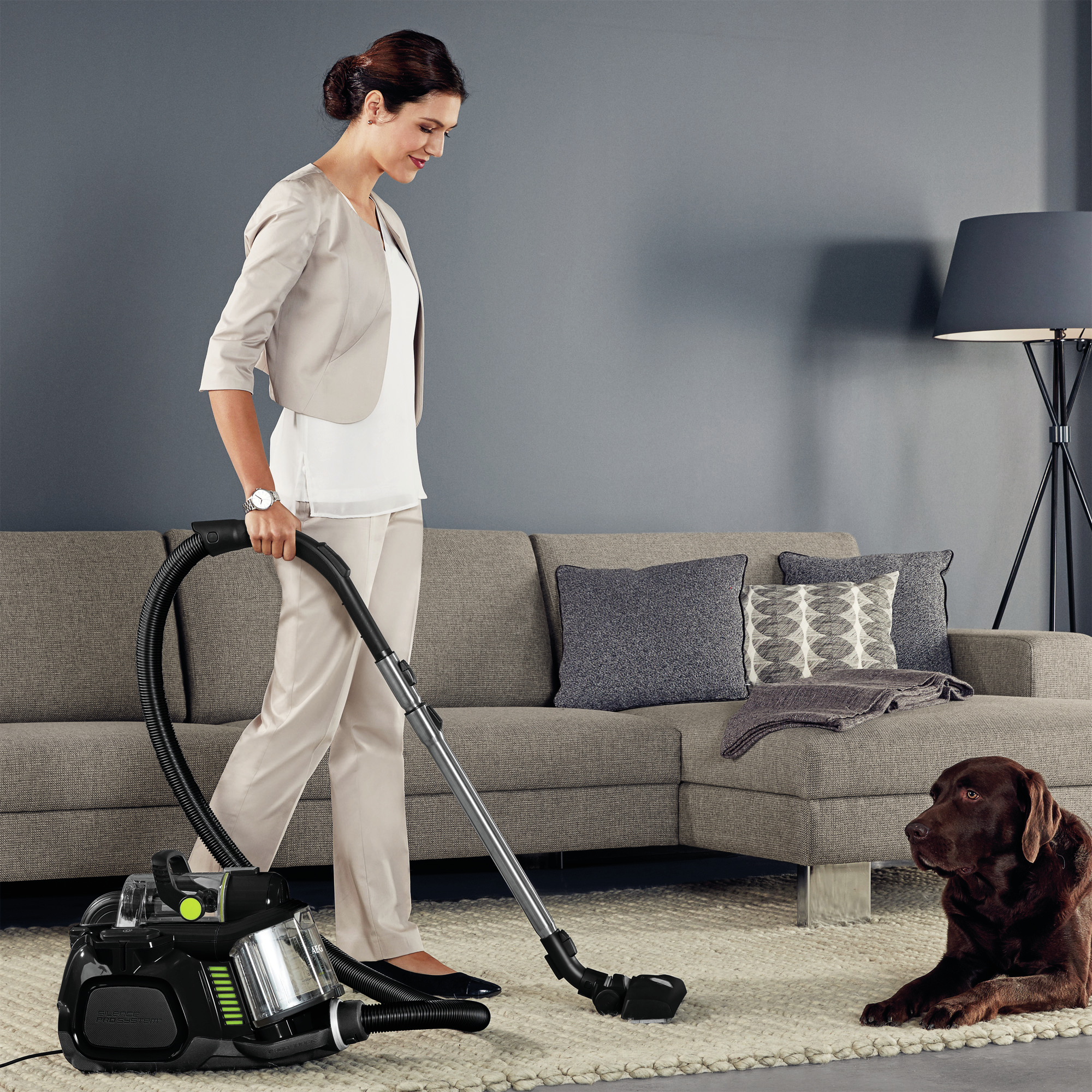 AEG LX7-1-ÖKO 1.4 L Cylinder vacuum Dry 800 W Bagless – image 2