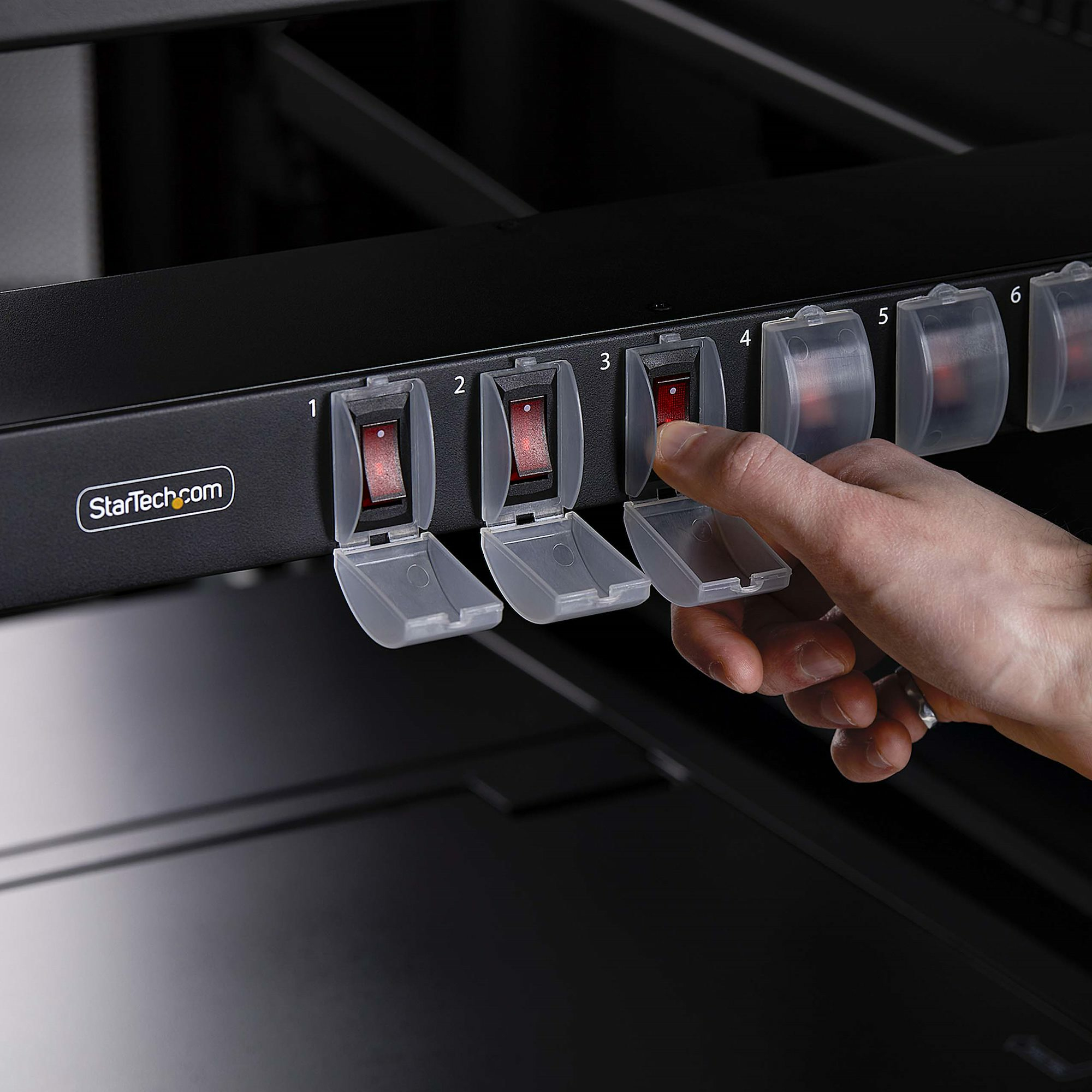 StarTech.com 8-Outlet Horizontal Rack Mount PDU, 1U Power Strip, Individual Outlet On/Off Switches w/Covers, 15A Circuit Breaker, 8ft/2.4m Cord, NEMA 5-15P/R, T – image 7