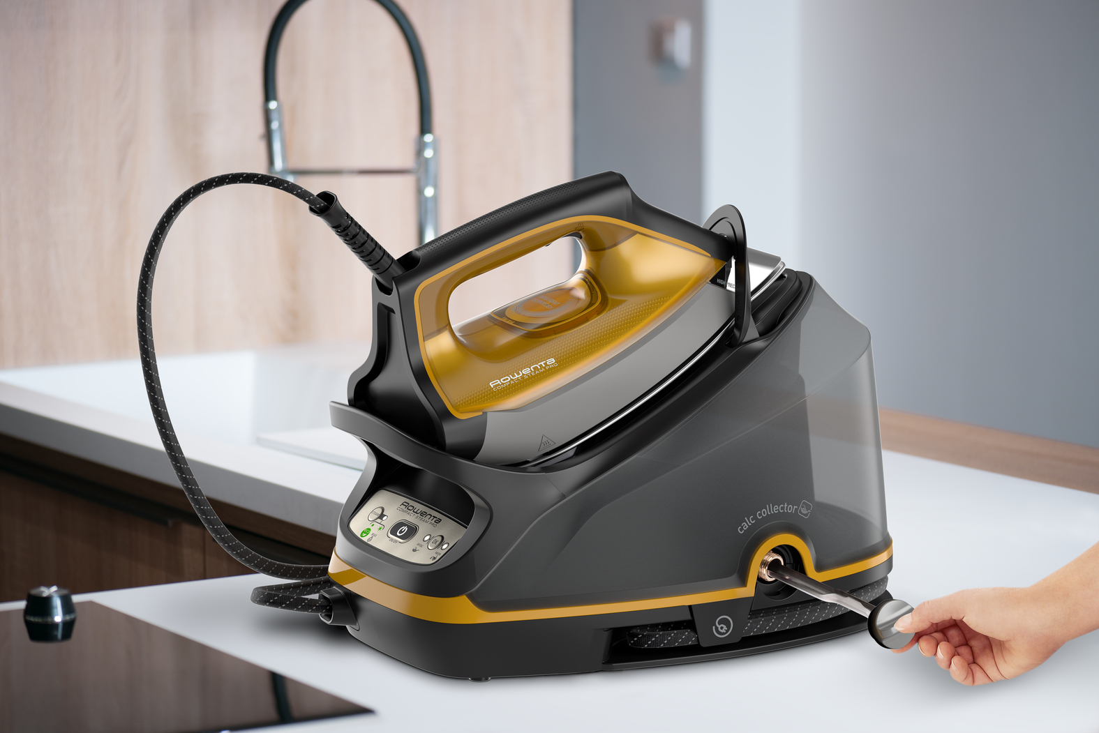 Rowenta DG7644 Pressurized steam ironing station – image 3