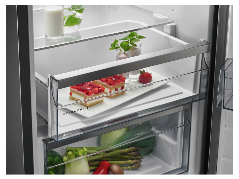 AEG Series 7000 RKB638E4MW fridge Freestanding – image 4