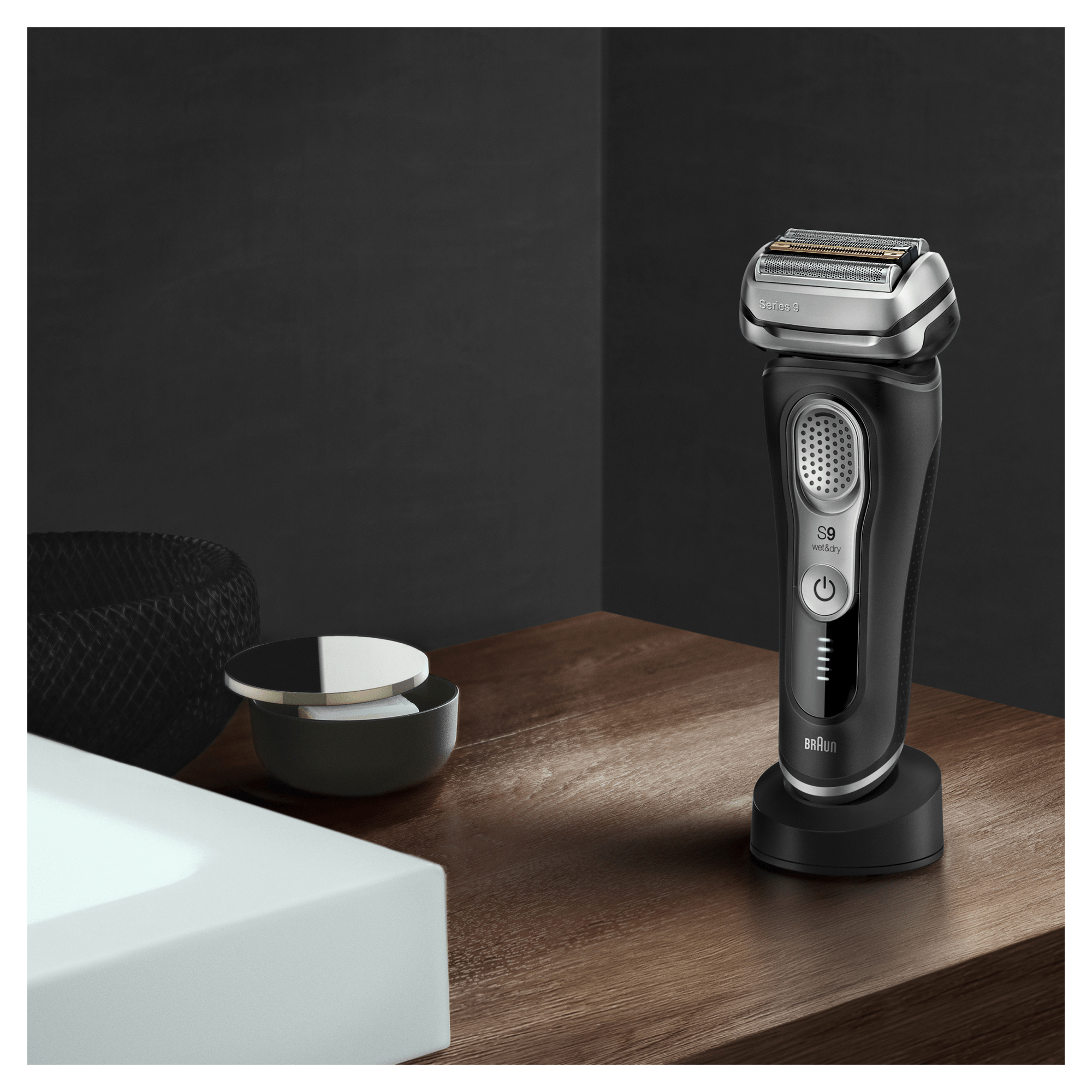 Braun Series 9 9340s Latest Generation Electric Shaver, Charging Stand, Fabric Case, Noir – image 7