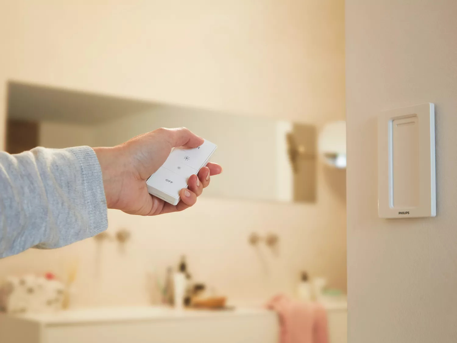 Philips by Signify Philips Hue 046677473372 smart home light controller White – image 6