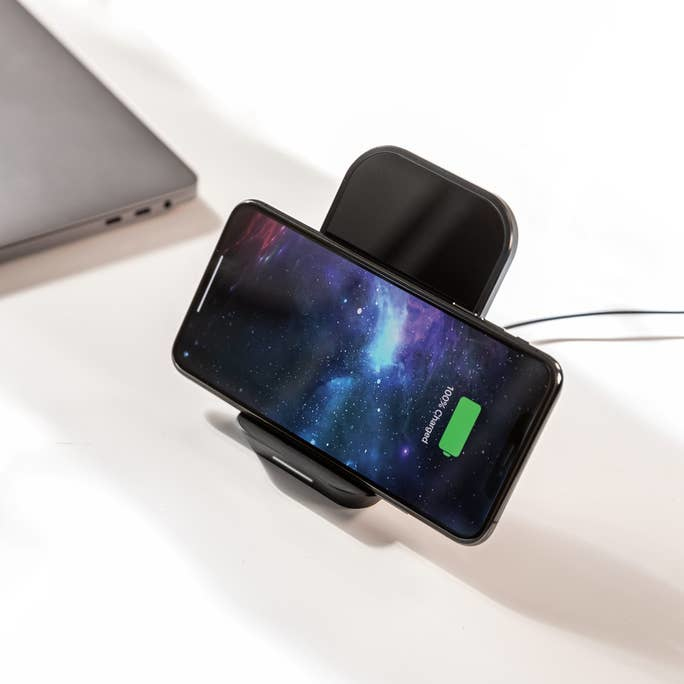 mophie Wireless Charging Stand – image 4
