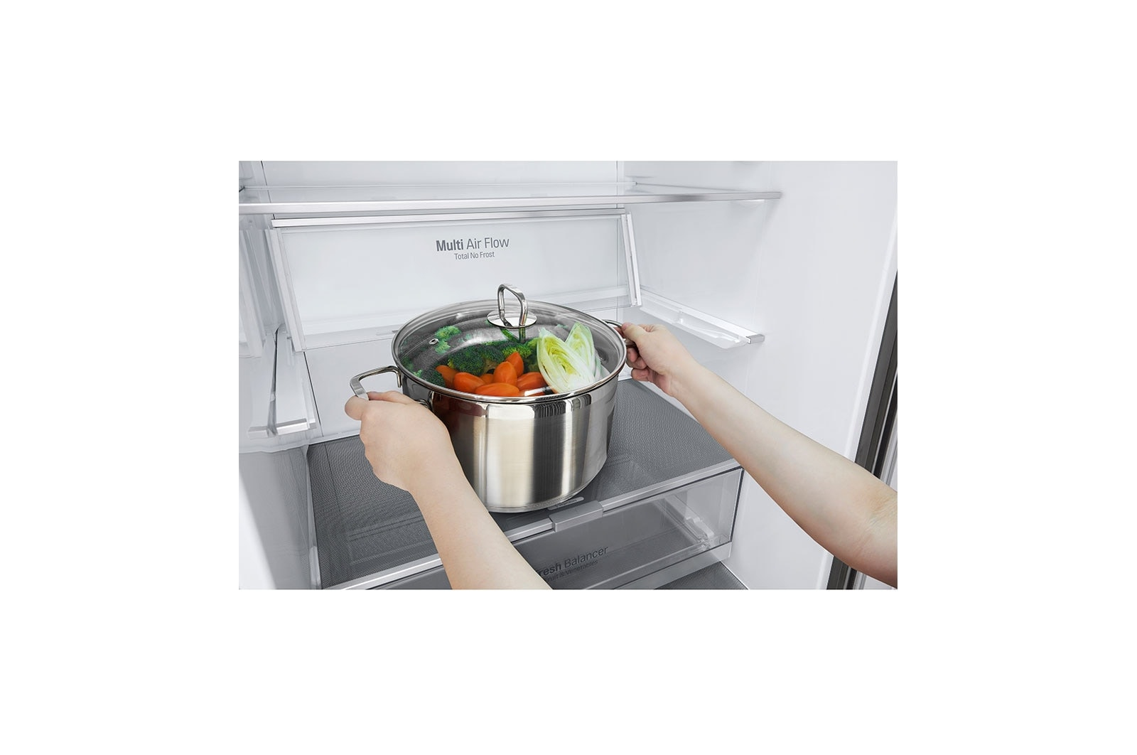 LG GBB569MCAMB fridge-freezer Freestanding – image 5