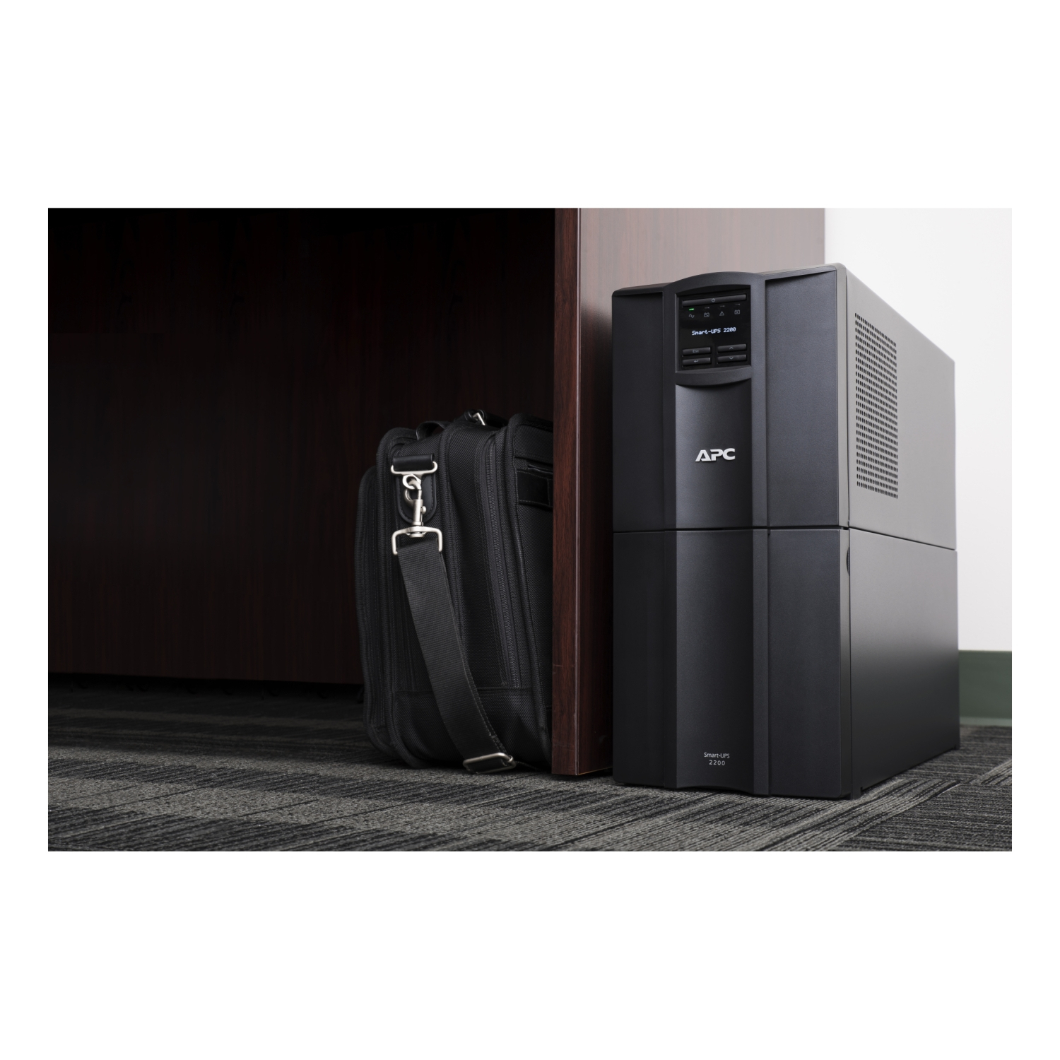 APC SMT2200C uninterruptible power supply (UPS) Line-Interactive 2.2 kVA – image 2