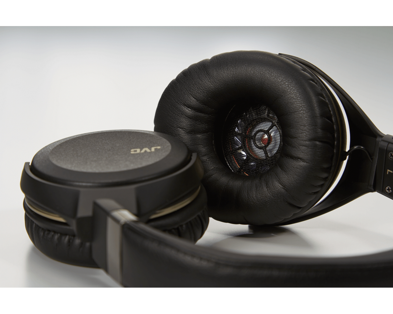 JVC HA-SHR02-E High-Res compatible headphones with triple magnet driver – image 4