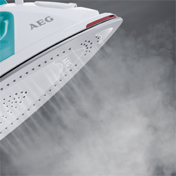 AEG DB5230 Dry & Steam iron Ceramic soleplate – image 4