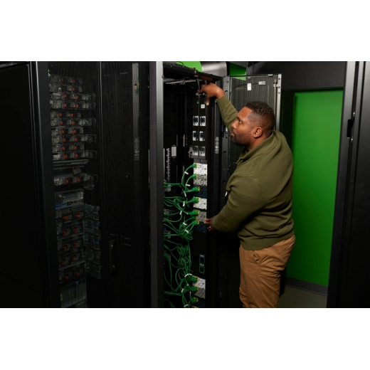 APC NetShelter Rack PDU Advanced, Switched Metered Outlet, 3Phase, 22.1kW – image 9
