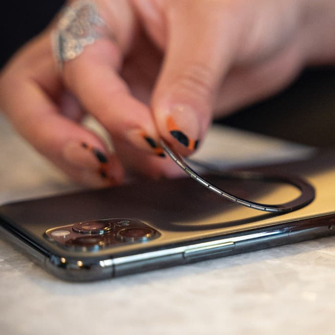 mophie Snap + powerstation stand – image 5