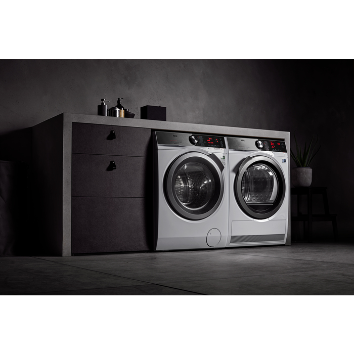 AEG L8FC96BQ washing machine Front-load – image 4