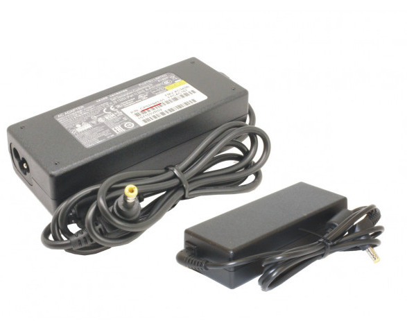 Fujitsu FUJ:CP531943-XX power adapter/inverter Black