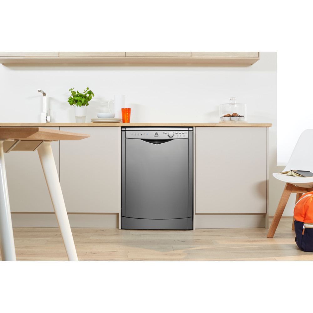 Indesit DFG 26B1 S UK – image 2
