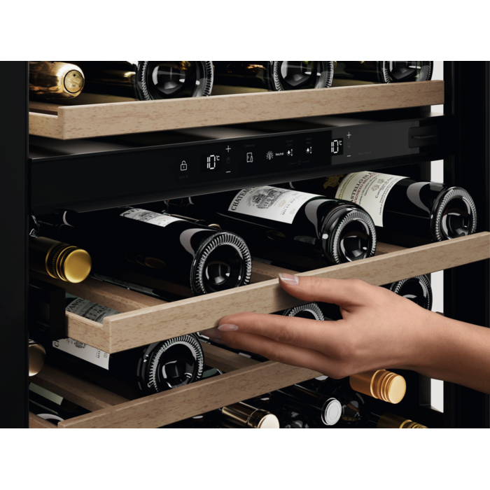 Electrolux WKF8GL20S Thermoelectric wine cooler Freestanding Black 40 bottle(s) – image 3