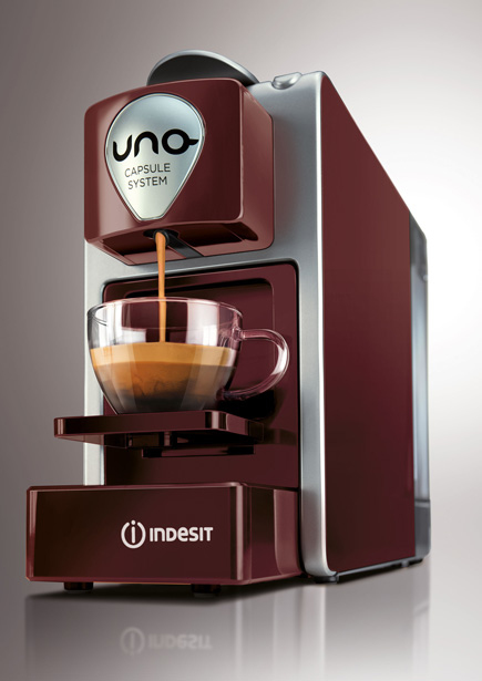Indesit UNO Fully-auto Capsule coffee machine – image 2