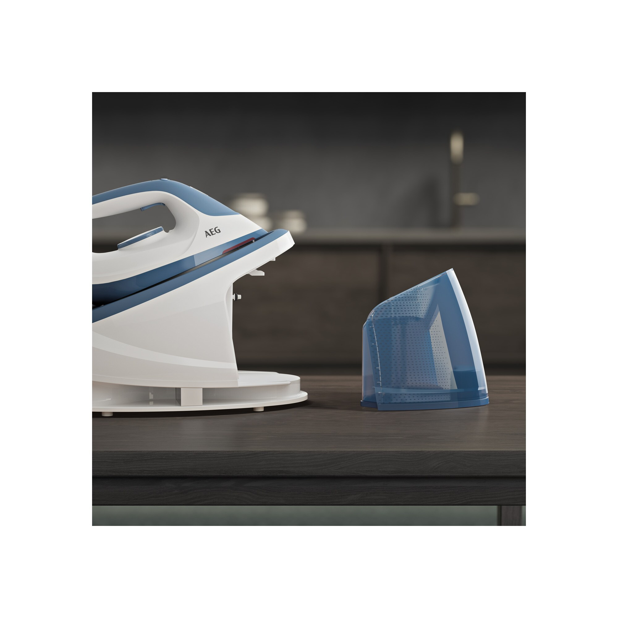 AEG ST5-1-2DB 2400 W 1.2 L Glissium soleplate Blue, White – image 3