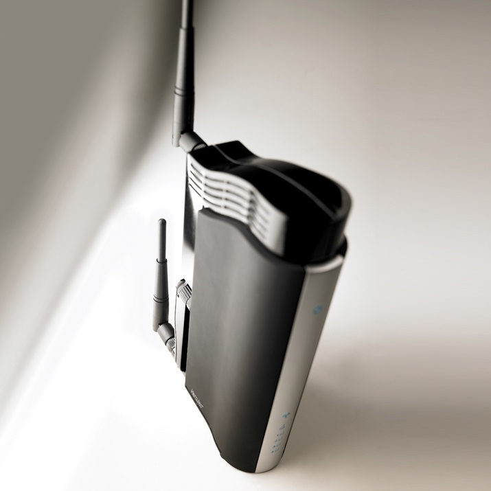 Thrustmaster HWNR-300 wireless router Fast Ethernet Black, Silver – image 4