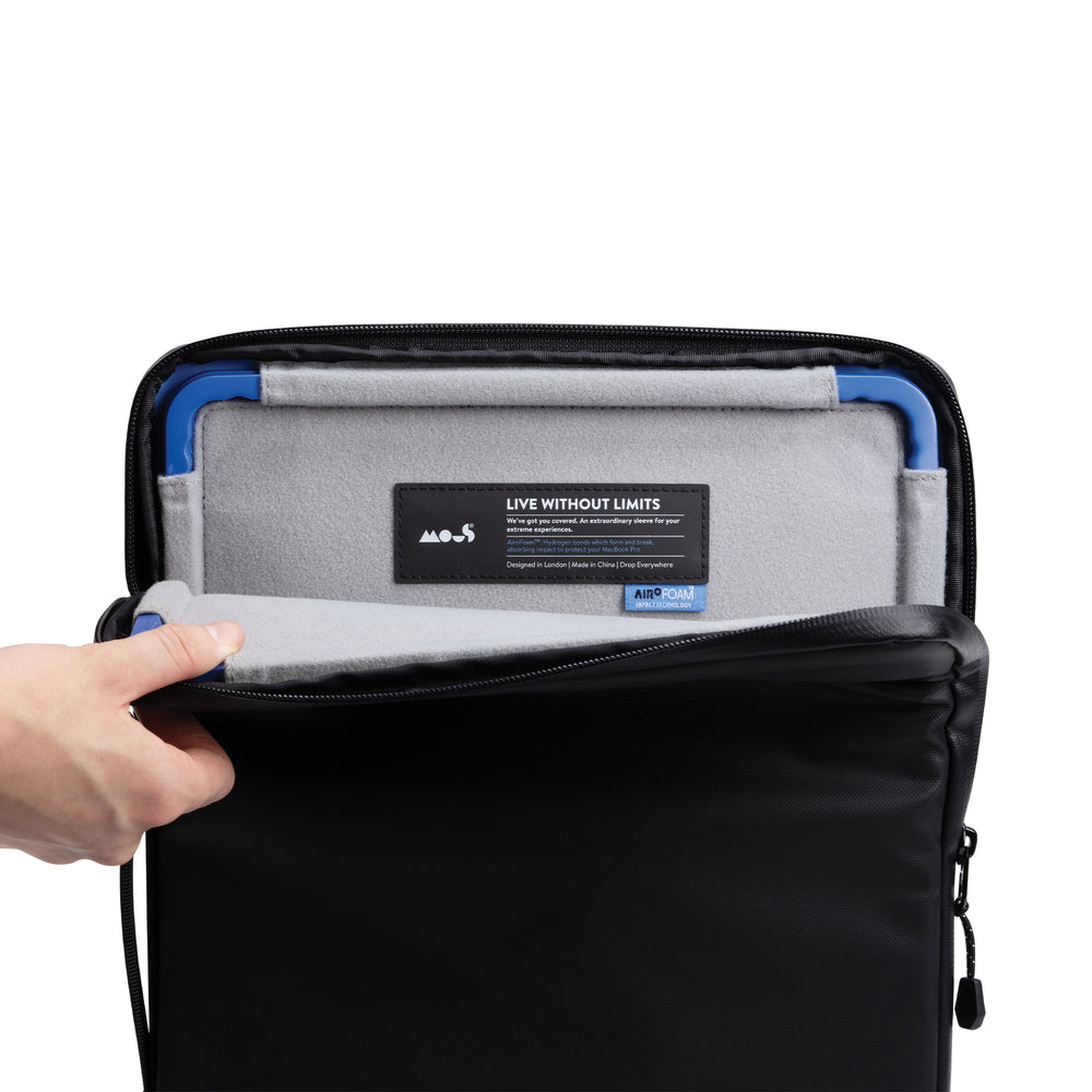 Mous MacBook Pro Sleeve With Handle – image 2