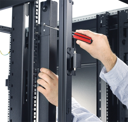 APC Basic Rack 1.92kVA – image 3