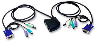 Intellinet 172127 KVM switch – image 1