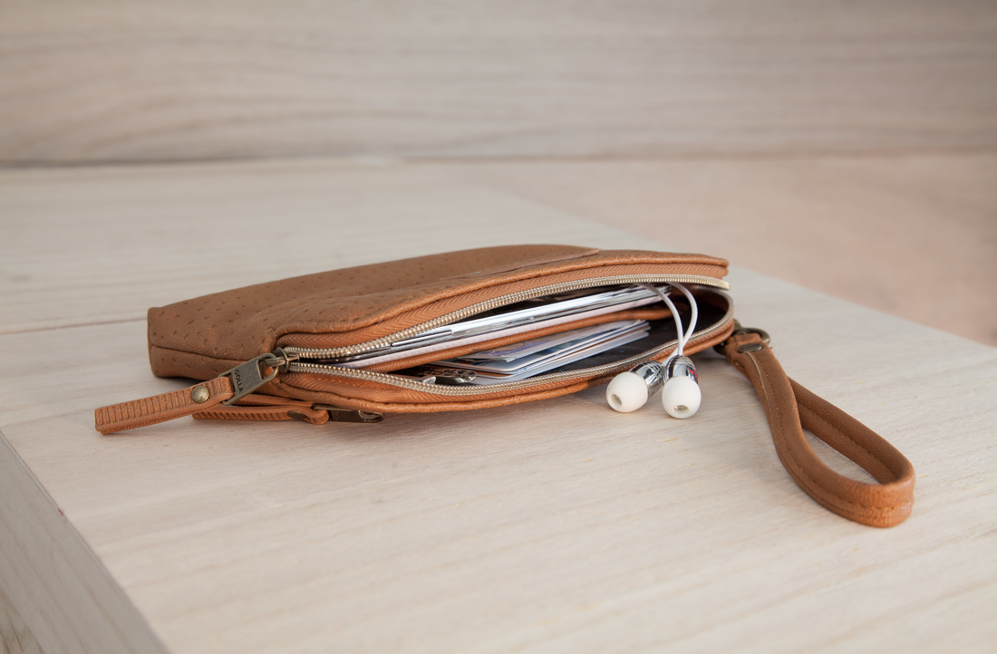 Golla Air Wristlet – image 8