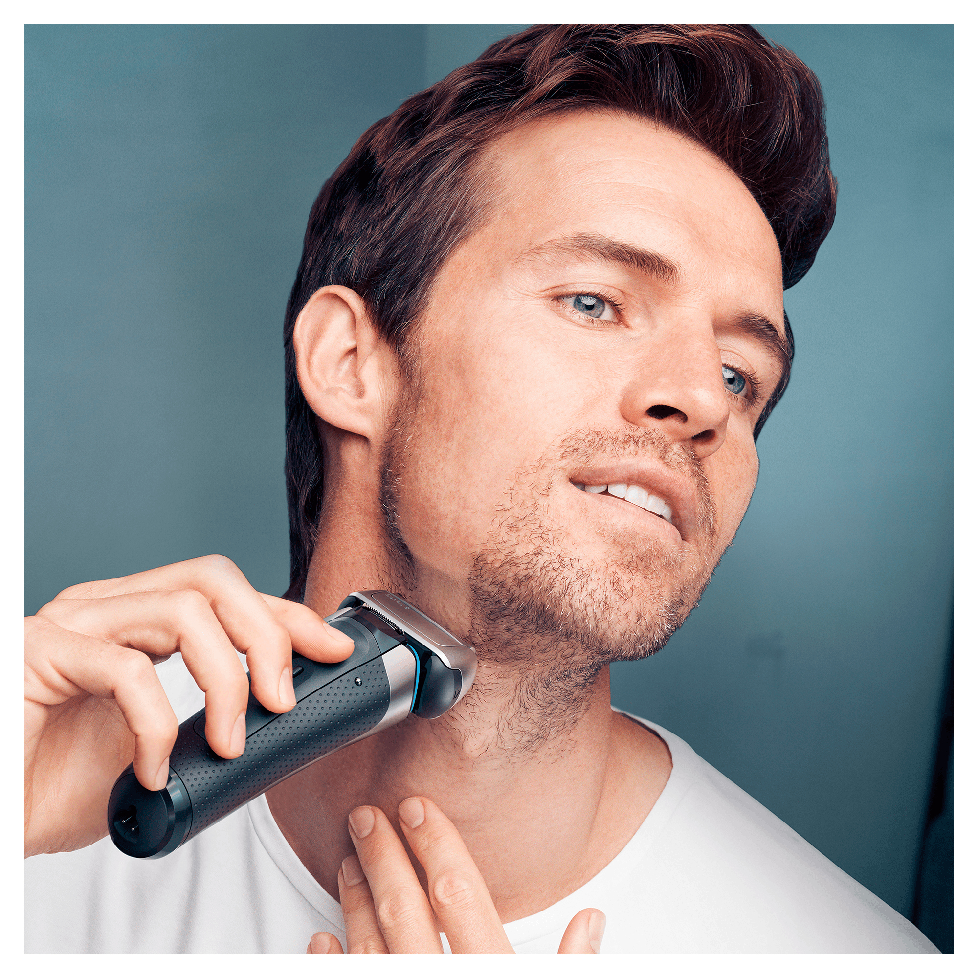 Braun Series 8 8390cc Next Generation Electric Shaver, Clean&Charge Station, Fabric Case, Silver – image 6