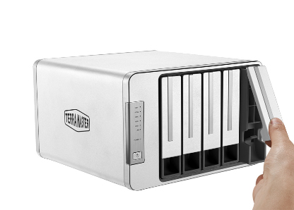 TerraMaster F5-421 60TB 5x12TB Seagate IronWolf 5 Bay NAS Desktop – image 4