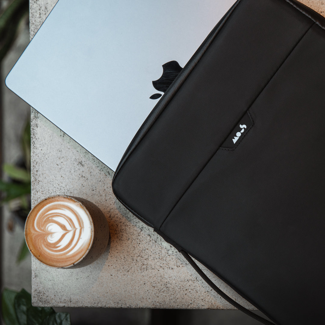 Mous MacBook Pro Sleeve With Handle – image 4