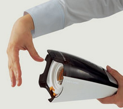 AEG AG403 handheld vacuum Green Bagless – image 3