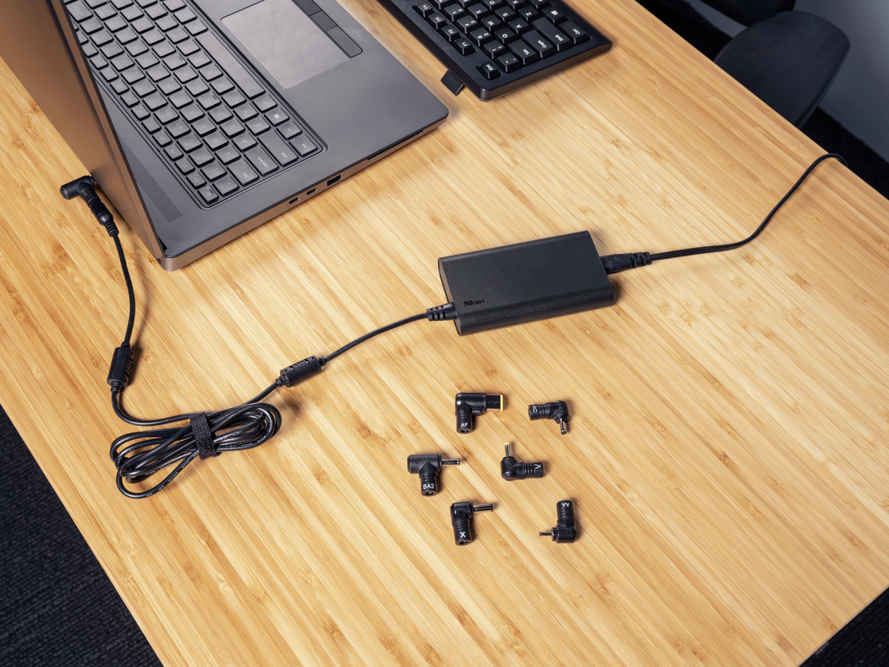 Trust Simo Laptop Black AC Indoor – image 6