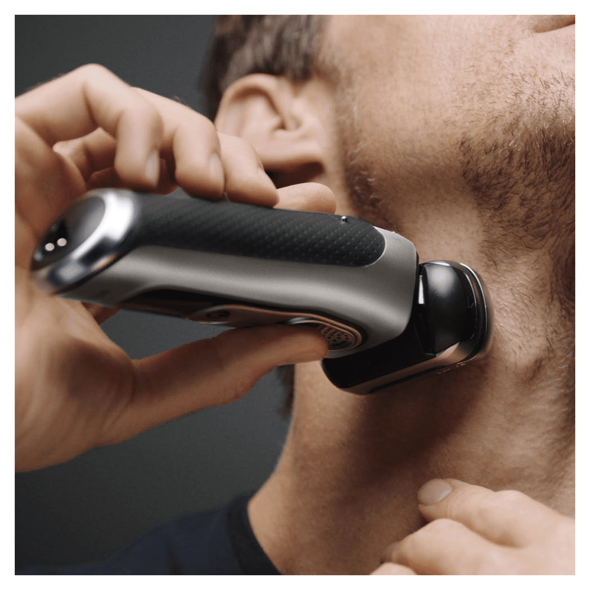 Braun Series 9 9385cc Latest Generation Electric Shaver, Clean&Charge Station, Leather Case,Graphite – image 6