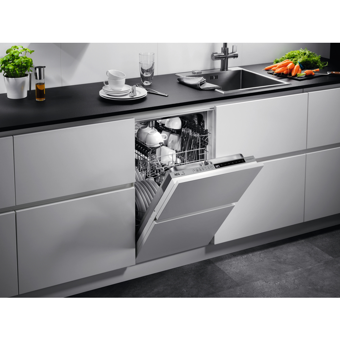 AEG FSE83400P dishwasher Fully built-in 9 place settings – image 2
