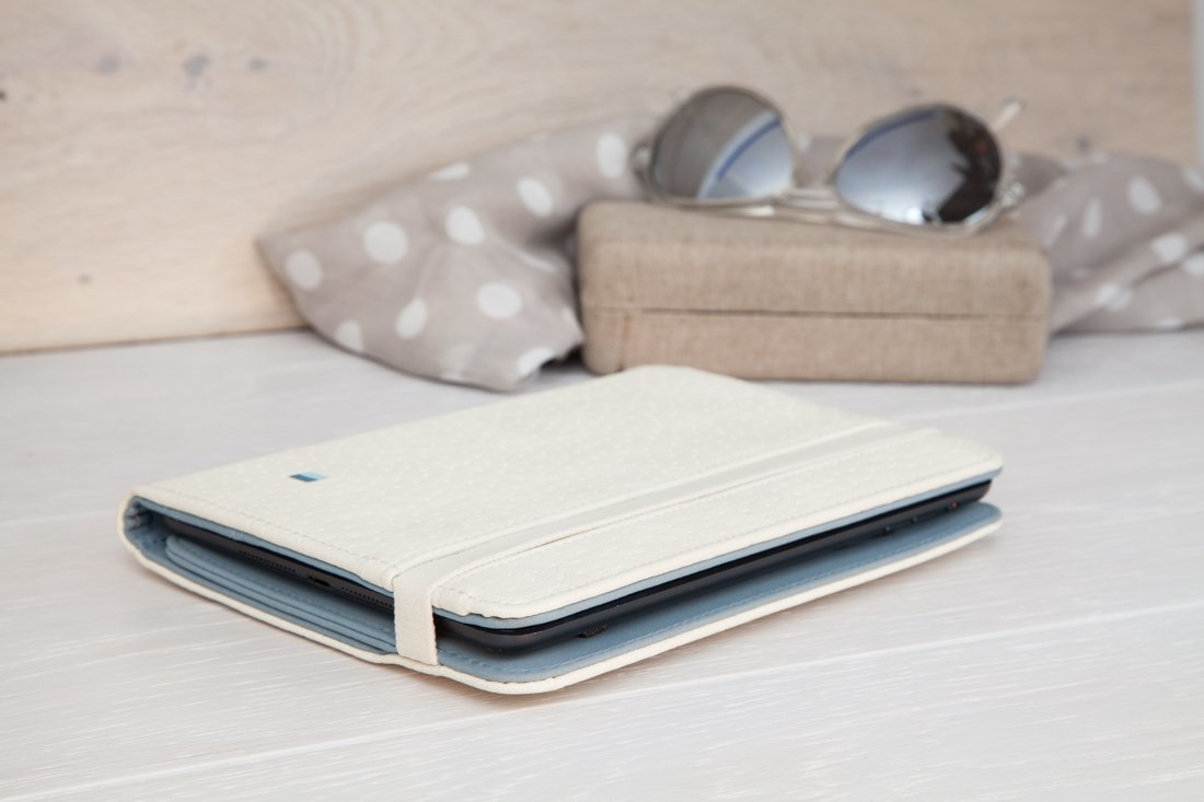 Golla G1657 tablet case – image 2