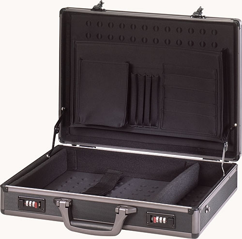 Targus 17” Aluminum Attaché Laptop Case – image 3