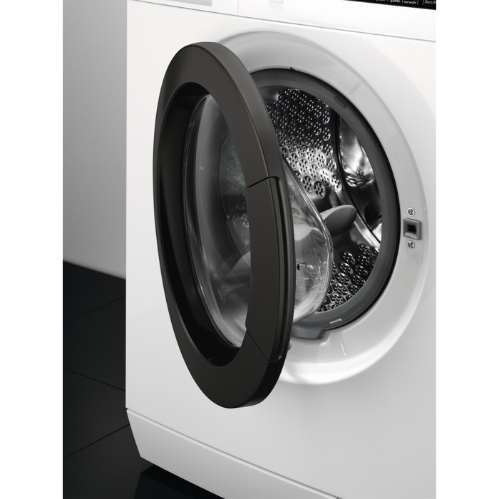 AEG L9WE95ÖKO washer dryer Freestanding Front-load White – image 5