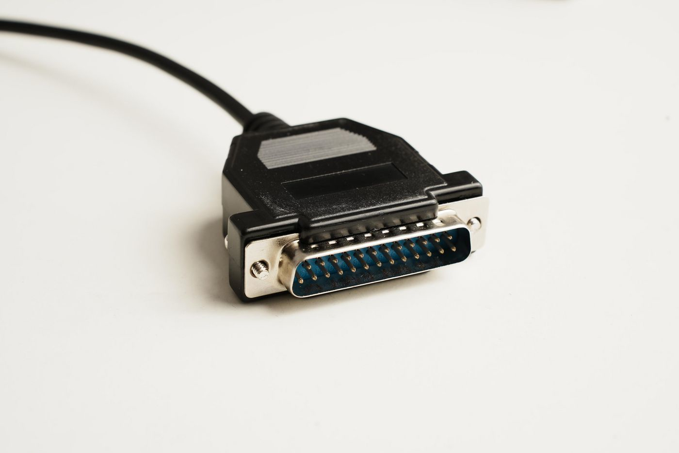 صورة كابل Microconnect IBM029B-1.8 التسلسلي، ذكر DB-9 إلى أنثى DB-25، بطول 1.8 متر، أسود