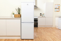 Indesit NCAA 55 réfrigérateur-congélateur Autoportante 228 L F Blanc