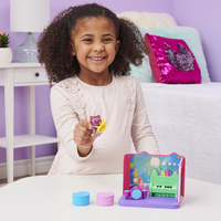 Gabby&amp;quot;s Dollhouse - Playset Deluxe La Salle De Musique De Dj Miaou - Pièce De Jeu Avec 1 Figurine Et Accessoires - Tirée Du Dessin Animé Gabby Et La Maison Magique - Jouet Enfant 3 Ans Et +