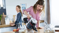Bosch BBS711W aspirateur balai et balai électrique Sans sac 0,3 L Noir, Acier inoxydable, Blanc
